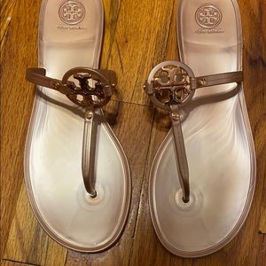MINI MILLER JELLY THONG SANDAL Tory Burch